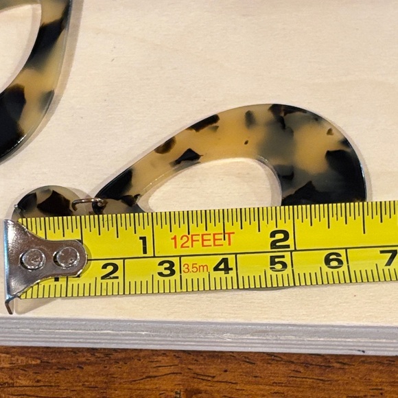 Acrylic Tortoise Shell Teardrop Earrings. Excellent Used and Clean Condition. - Picture 9 of 10
